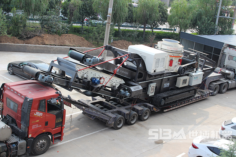 履帶粉碎石頭機裝車上發貨圖