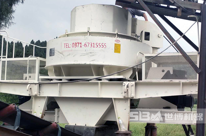 制砂機(jī)制砂作業(yè)現(xiàn)場