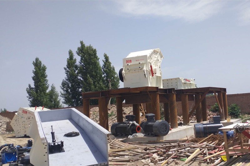 開封尹總采石場(chǎng)設(shè)備安裝現(xiàn)場(chǎng)