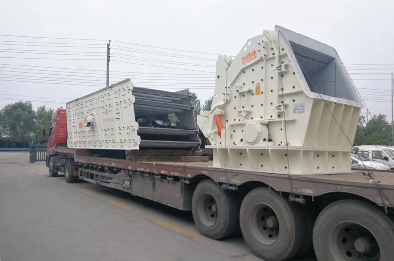 世博廠家大石頭反擊式破碎機發(fā)貨