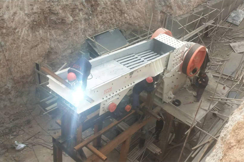 顎式破碎機、給料機安裝現場