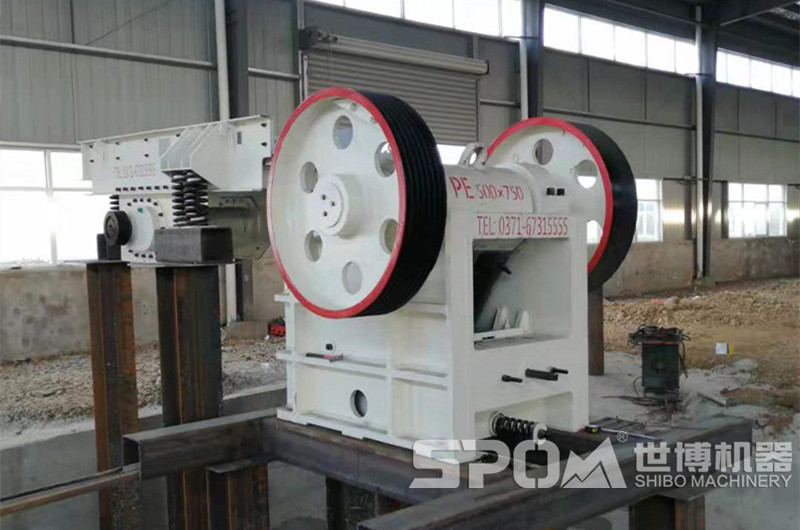 57破碎機破碎現場圖