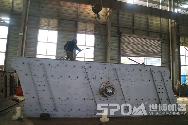 未上油漆的振動篩，振動篩生產車間圖