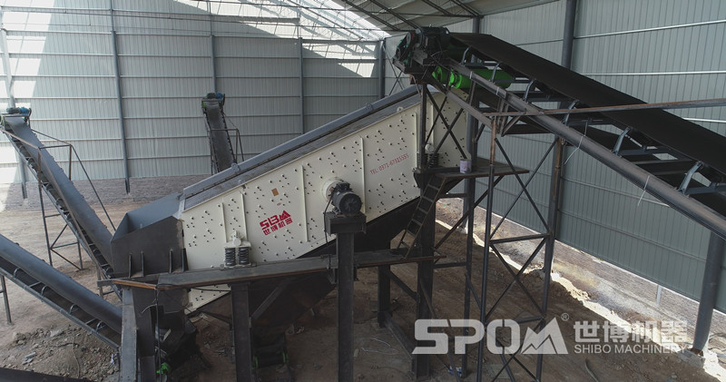 石灰石碎料三層振動(dòng)篩如圖所示