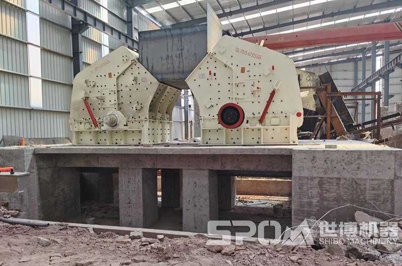 兩臺反擊式破碎機