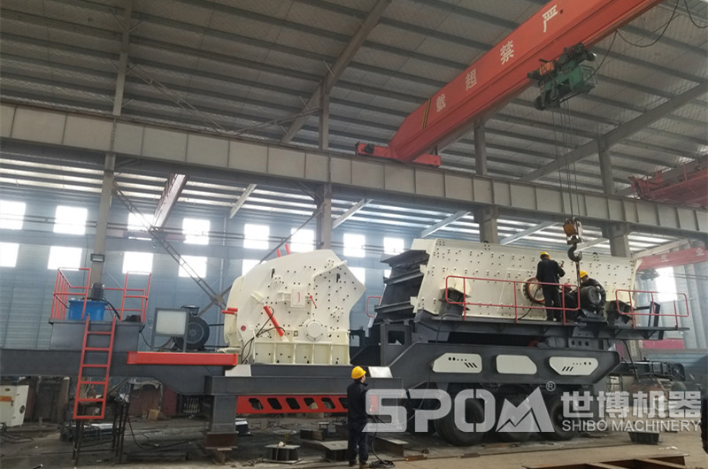 世博反擊破移動(dòng)破碎機(jī)生產(chǎn)車(chē)間圖