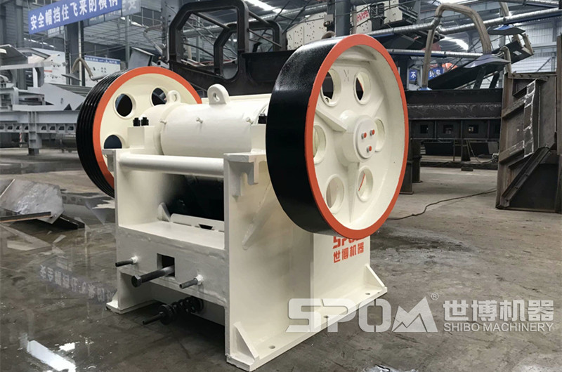 世博顎式破碎機(jī)車(chē)間實(shí)拍