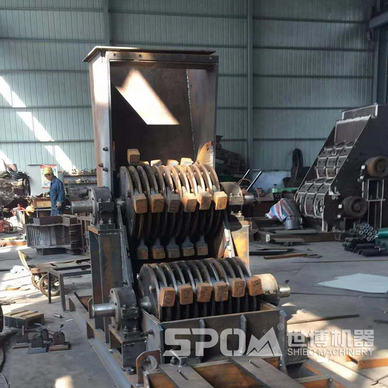 世博雙級破碎機生產車間，雙級破碎機半成品內部結構