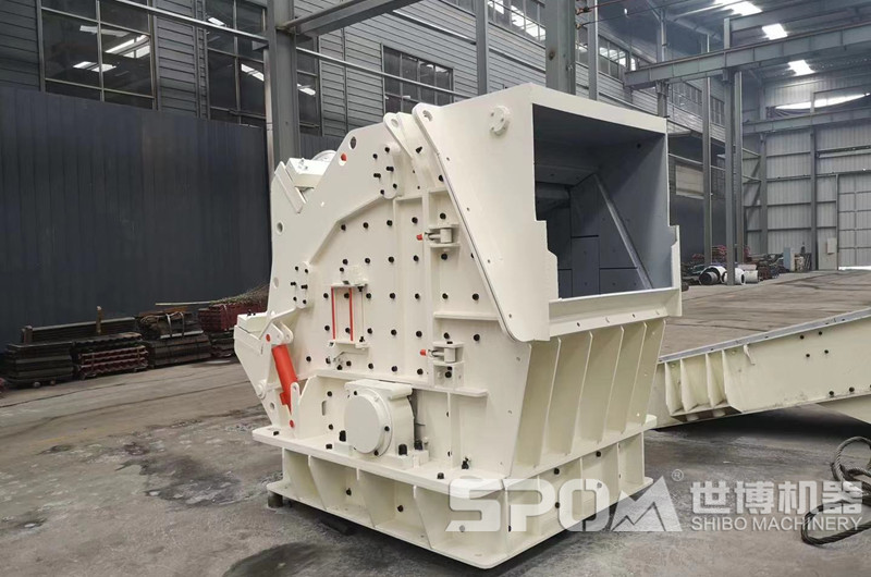 采石場(chǎng)一級(jí)破碎設(shè)備大口反擊破碎機(jī)
