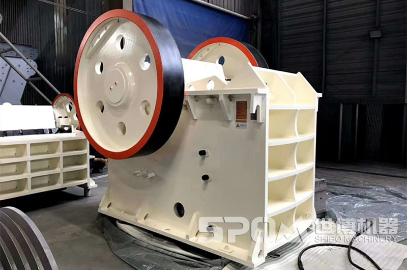 顎式破碎機(jī)，粗碎石灰石