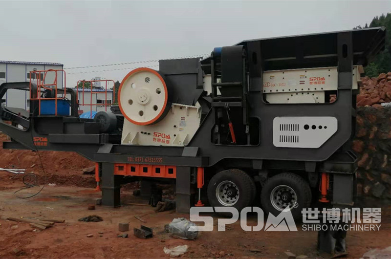 四川德陽客戶移動破碎機安裝現場