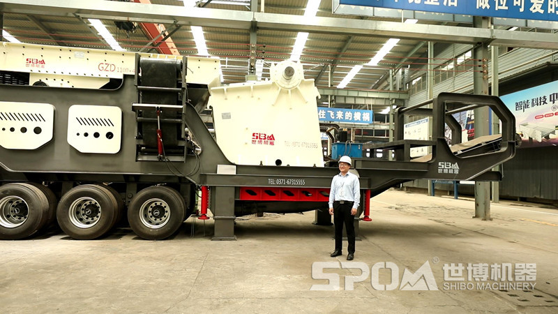 大型移動式碎石機(jī)