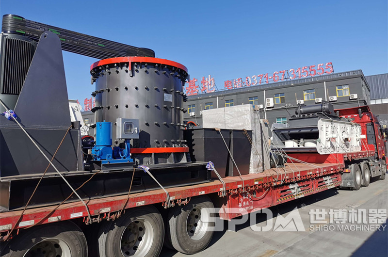 立軸錘式破碎機裝車發貨圖