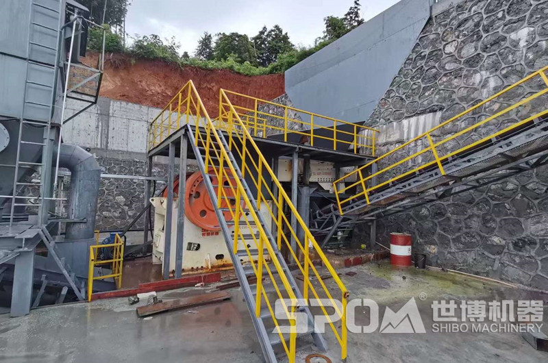 湖南客戶現場，顎式破碎機和給料機