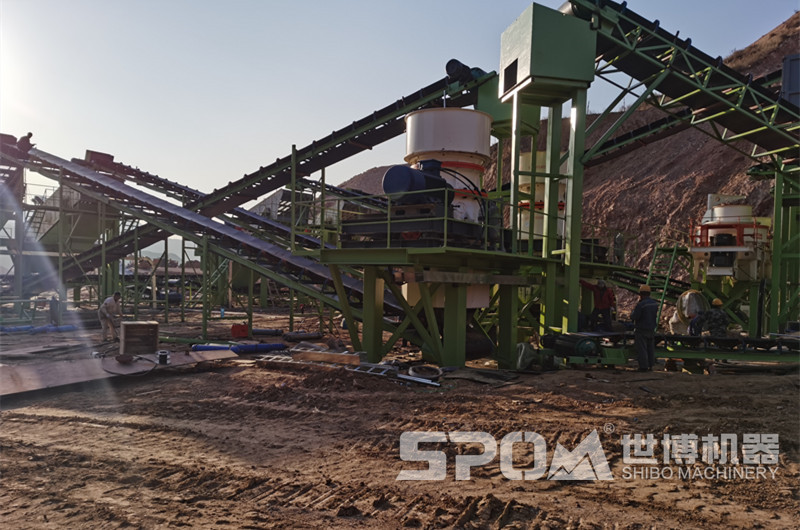 單缸液壓圓錐機破碎巖石現(xiàn)場圖